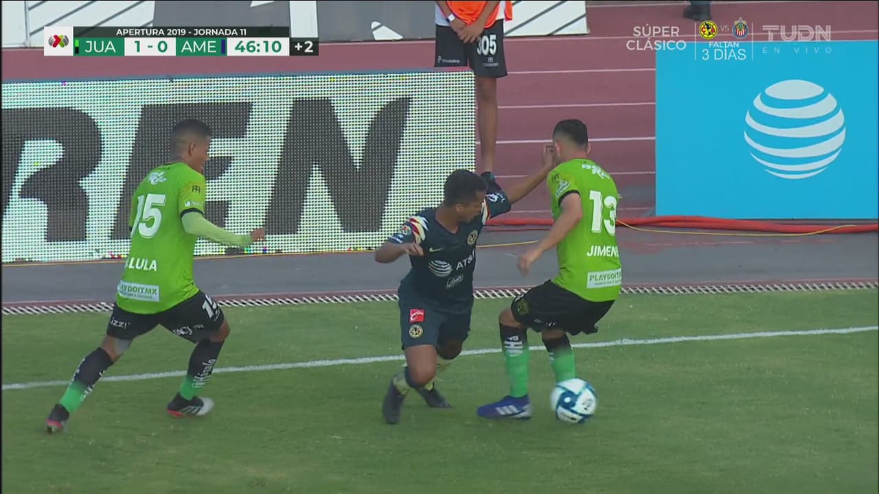 ¡Túnel y desborde! Faena de Giovani, pero no hubo rematador