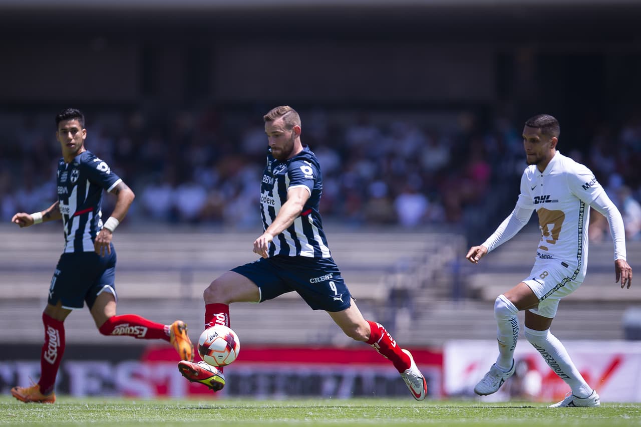 A pesar de haber jugado con 10 futbolistas la mayor parte del juego por la expulsión de Juan Ignacio Dinenno, los Pumas lograron una vital victoria ante Rayados.