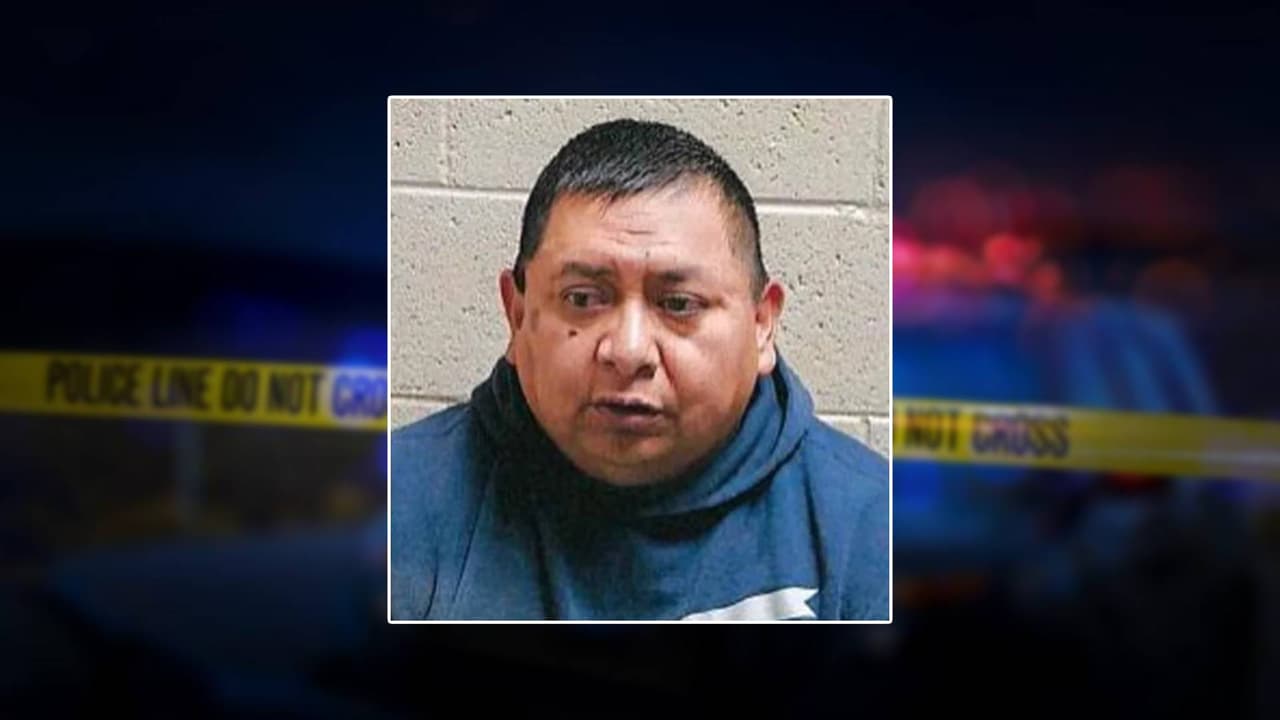 Arrestan a oficial de policía de Arizona por atropellar a un peatón y huir de la escena