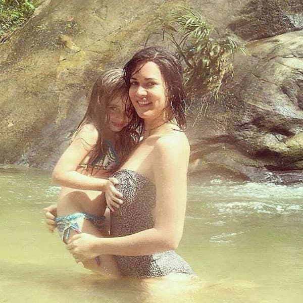 Los dos viajaban junto a su hija por la autopista Puerto Cabello"Valencia, en el estado de Carabobo.