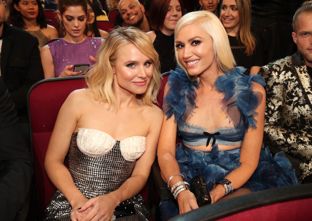 En el público, Kristen Bell y Gwen Stefani estuvieron platicando muy felices.