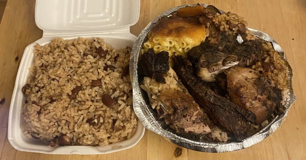 <b><a href="https://www.yelp.com/biz/caribbean-delight-philadelphia?osq=Caribbean+Food">Número 2: Caribbean Delight (1124 South St Philadelphia, PA 19147)</a></b>. En general, los usuarios de Yelp alaban sus sabores auténticos y porciones.