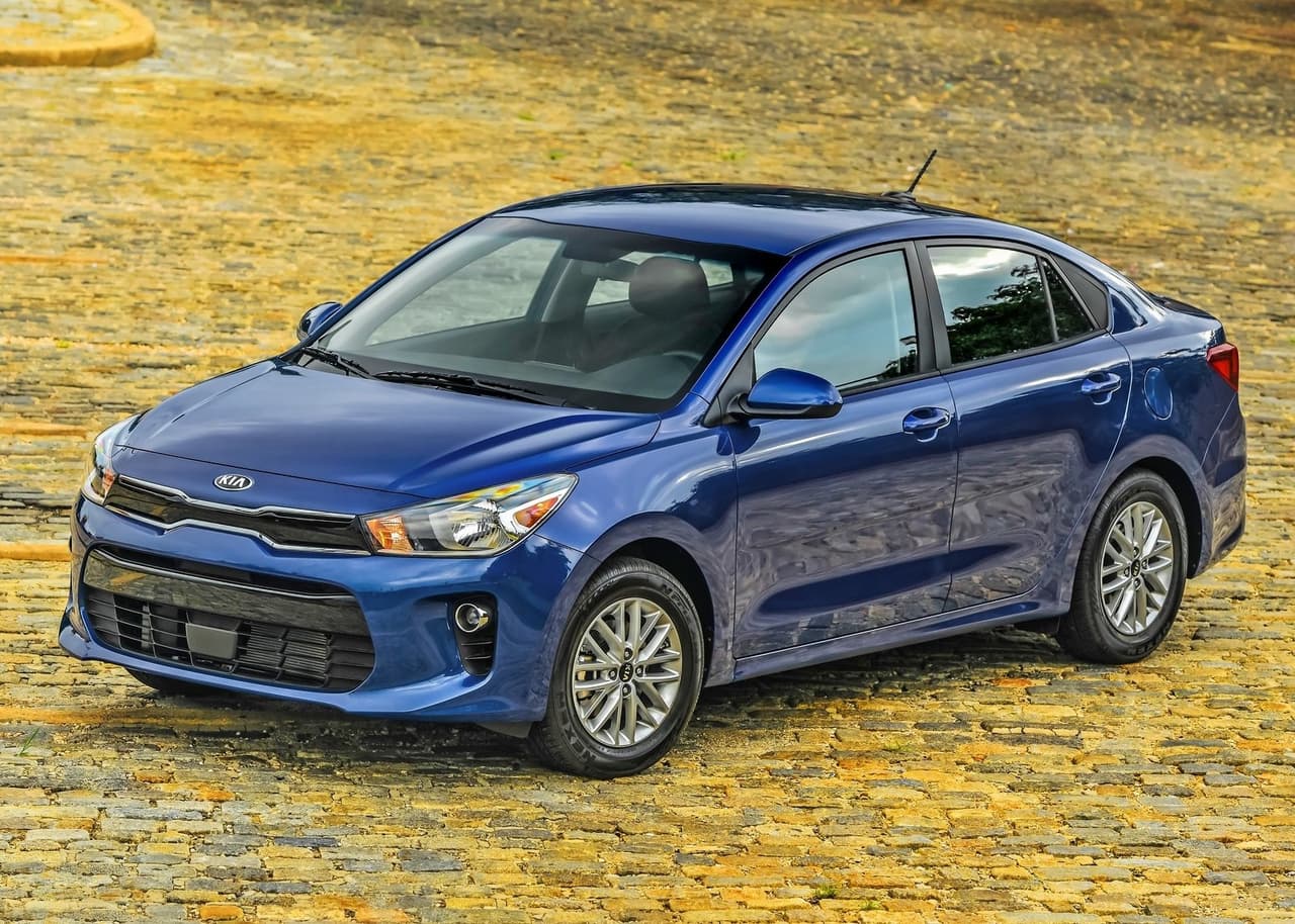 <h3 class="cms-H3-H3"><b>11. Kia Rio</b></h3>
<br>
<br>Un 
<b>Kia Rio</b> levemente usado en promedio cuesta 
<b>11.7% más</b> que una unidad nueva. Esto equivale a 
<b>2,090 dólares por encima</b> de su precio original.
<br>