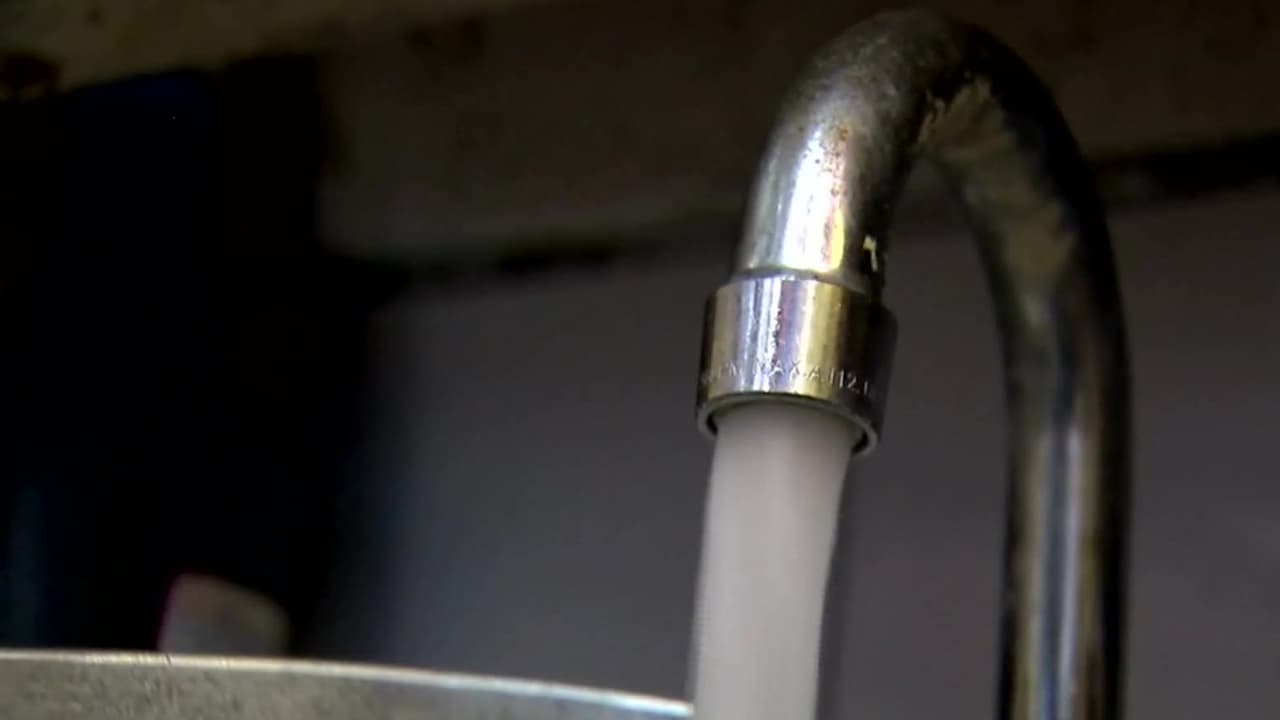 Austin abre centros de distribución de agua