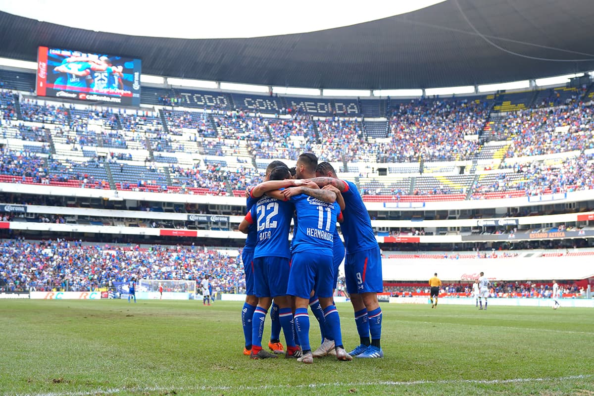 Con su goleada 4-1 sobre Veracruz, Cruz Azul mantiene sus ocho jornadas de invicto, logrando cinco triunfos consecutivos en el Estadio Azteca.