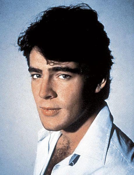 "Yo lo veía en la tele y decía:
<b><a href="https://www.univision.com/famosos/lucero-recordo-su-noviazgo-con-guillermo-capetillo-y-revelo-que-desde-los-9-anos-se-enamoro-de-el-fotos" target="_blank">'Ese es mi novio'</a></b>. Es el más guapo del mundo. Y luego fue mi novio", recordó la cantante sobre la relación de ocho meses que tuvo con él.
<br>