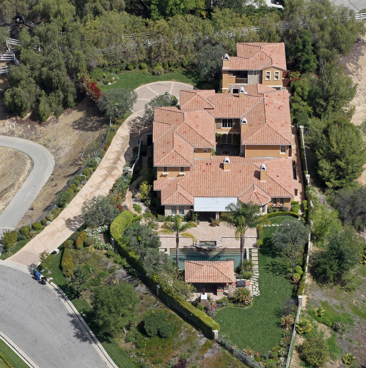 ¡Ups! Selena Gomez deja su casa por culpa de sus acosadores