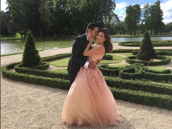 Hay parejas que lucen eternamente enamoradas.