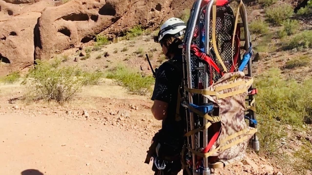 Esta excursionista descendía de la montaña cuando no resistió más y cayó deshidratada.