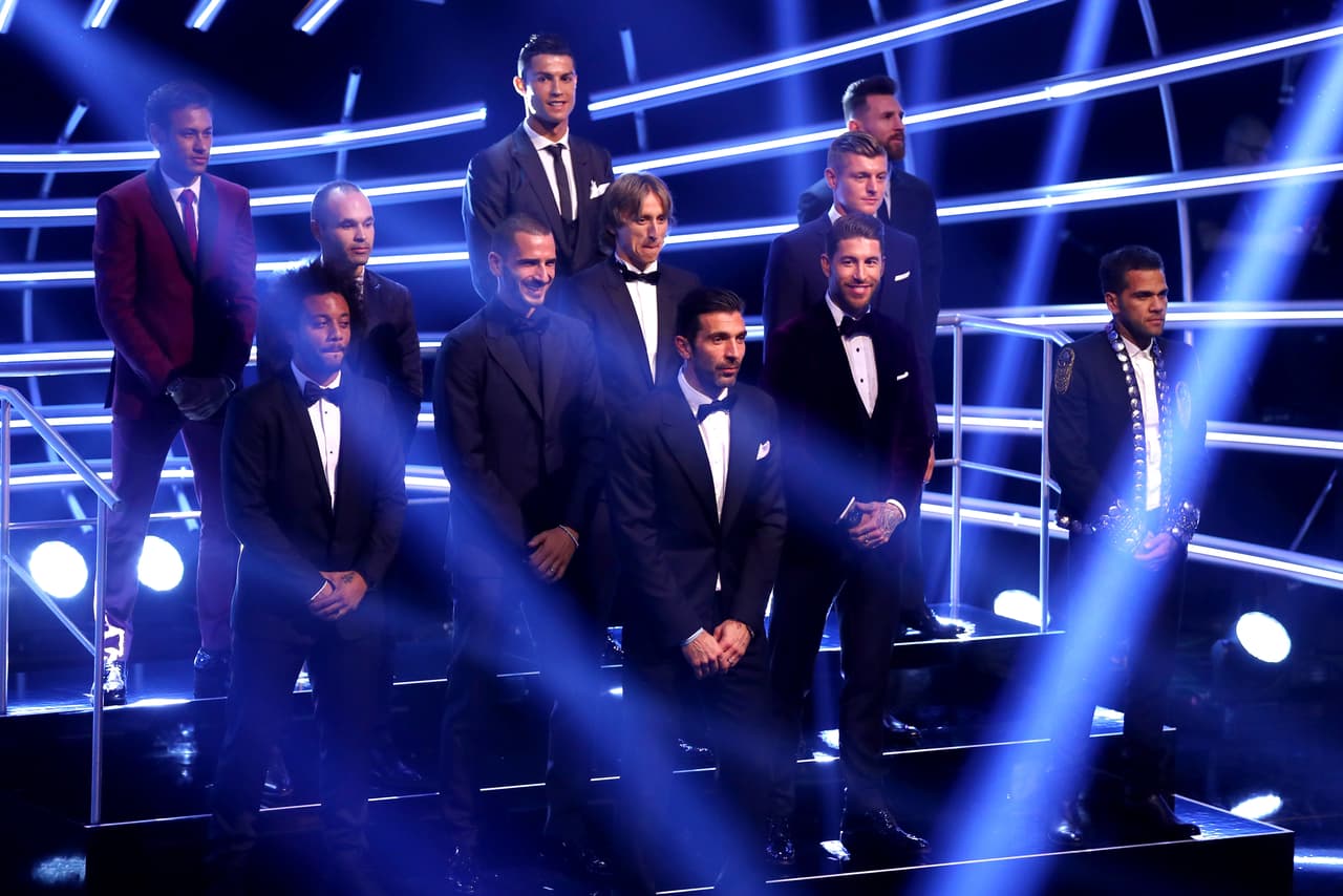 11 Mundial FIFA FIFPro (2017): Gianluigi Buffon; Marcelo, Sergio Ramos, Leonardo Bonucci, Dani Alves; Toni Kroos, Luka Modric, Andrés Iniesta; Neymar, Lionel Messi, Cristiano Ronaldo.