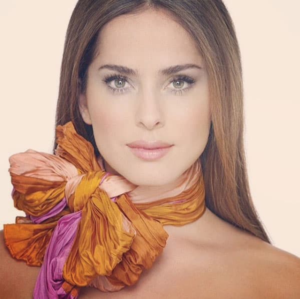 "Feliz Navidad!! los adoro !! Yo con un ataque de mi hernia llegando al dr. Pero eso no impide que coma buñuelo. Que disfruten hoy!!", escribió en Twitter.