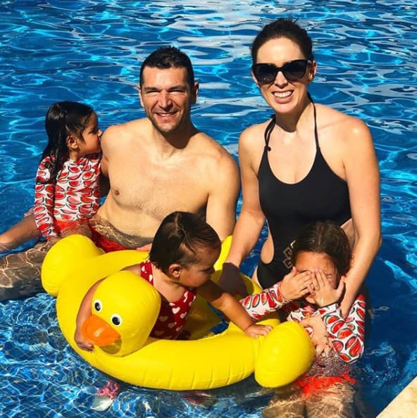 Jacqueline Bracamontes ha declarado en repetidas ocasiones que le encanta ser mamá y que esa parte de su vida no la cambiaría por nada.