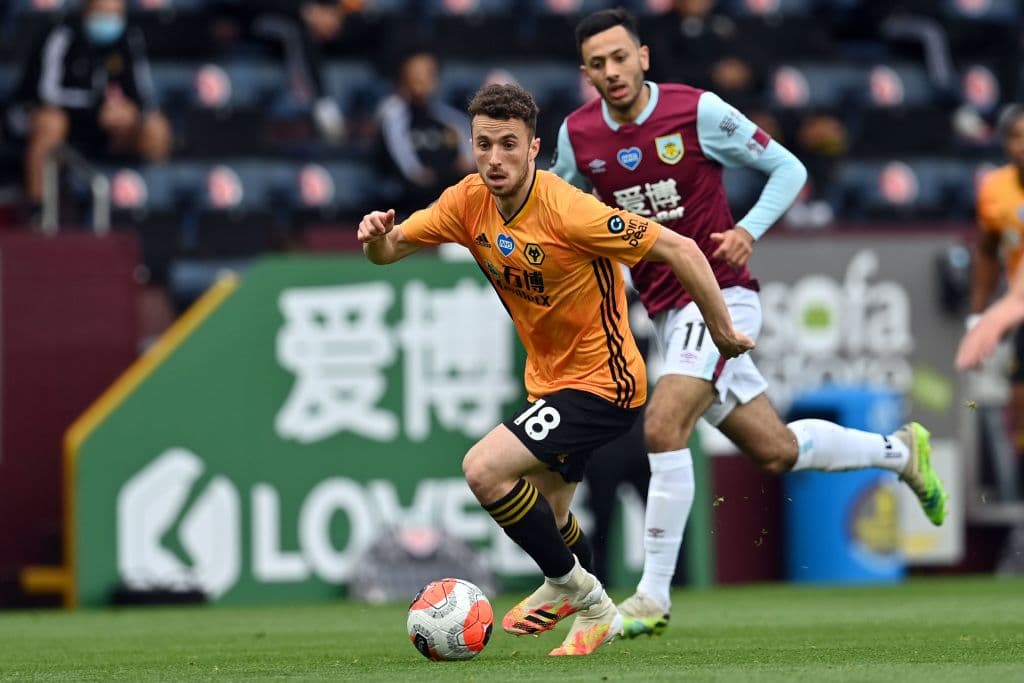 Los Wolves sofocaron a los locales durante los primeros 15’ del juego; ya habían pisado el área de Burnley en tres ocasiones.