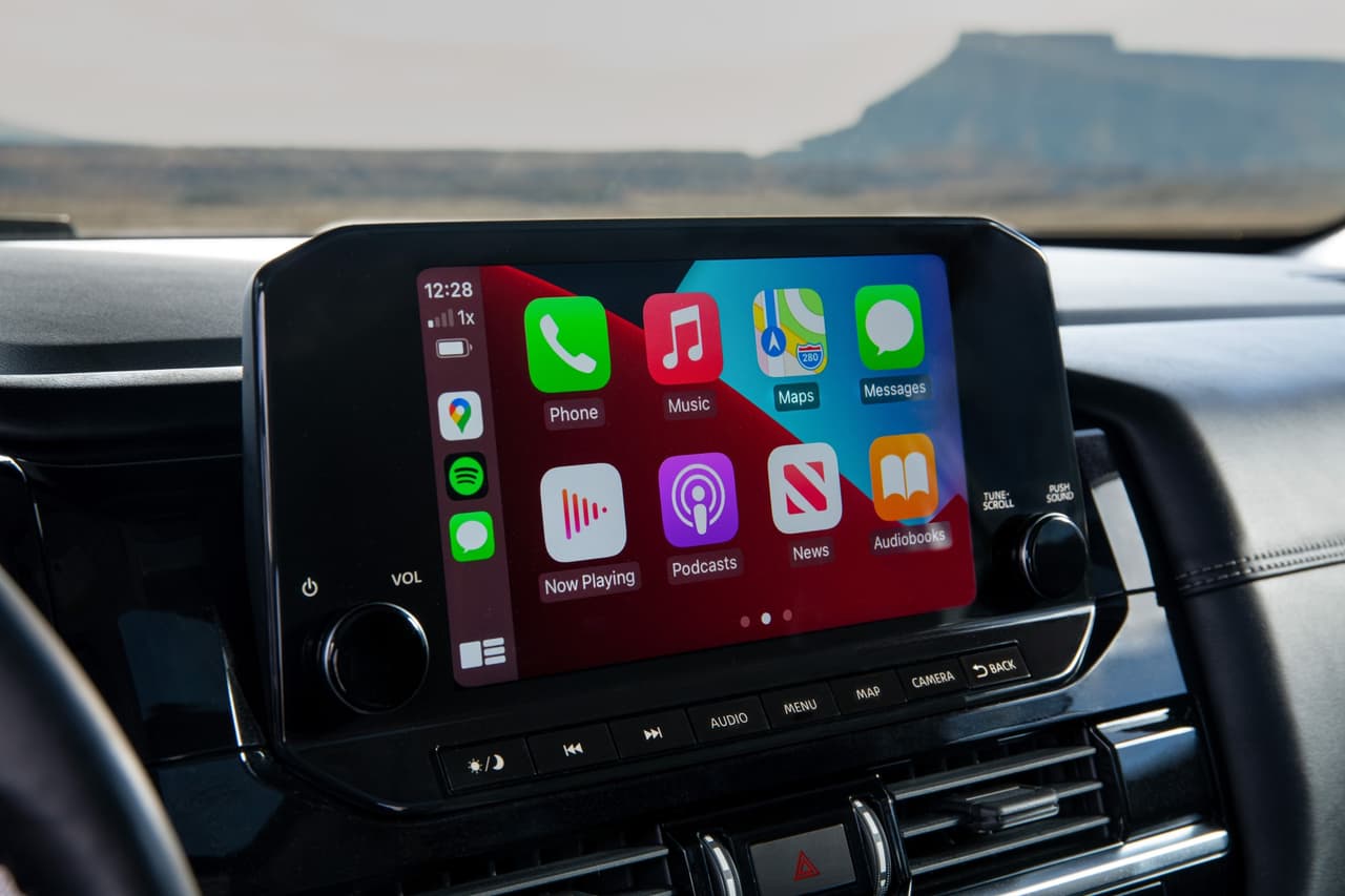 Todos los niveles de equipamiento reciben de serie Apple CarPlay y Android Auto con la opción de también incluir una plataforma de carga inalámbrica para teléfonos inteligentes.
