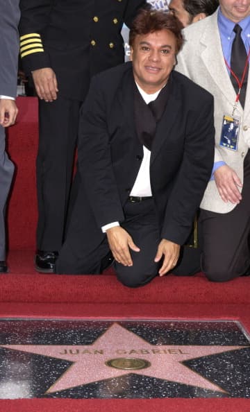 En noviembre de 2018, Muñoz dijo públicamente que
<b><a href="https://www.univision.com/radio/dallas-klno-fm/juan-gabriel-esta-vivo-y-podria-reaparecer-asegura-su-exmanager"> Juan Gabriel simuló su muerte</a></b> y que en diciembre de ese mismo año reaparecería en público.