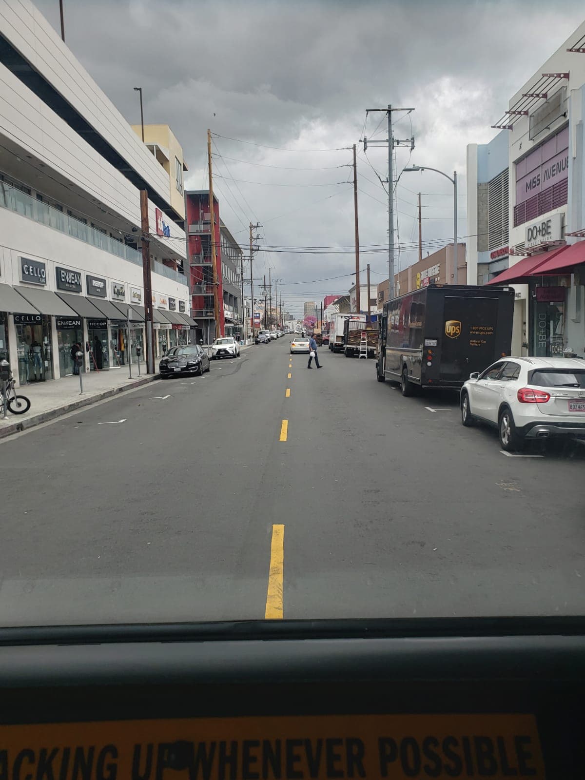 Así mismo, el líder señaló que la declaración de emergencia en la ciudad permitirá asegurar en apoyo financiero necesario para salir adelante de la situación que calificó como "temporal" y que en los próximos días se estará informando sobre los planes y programas de ayuda para los más necesitados, insistiendo que en este momento lo importante es controlar los brotes del coronavirus a toda costa.