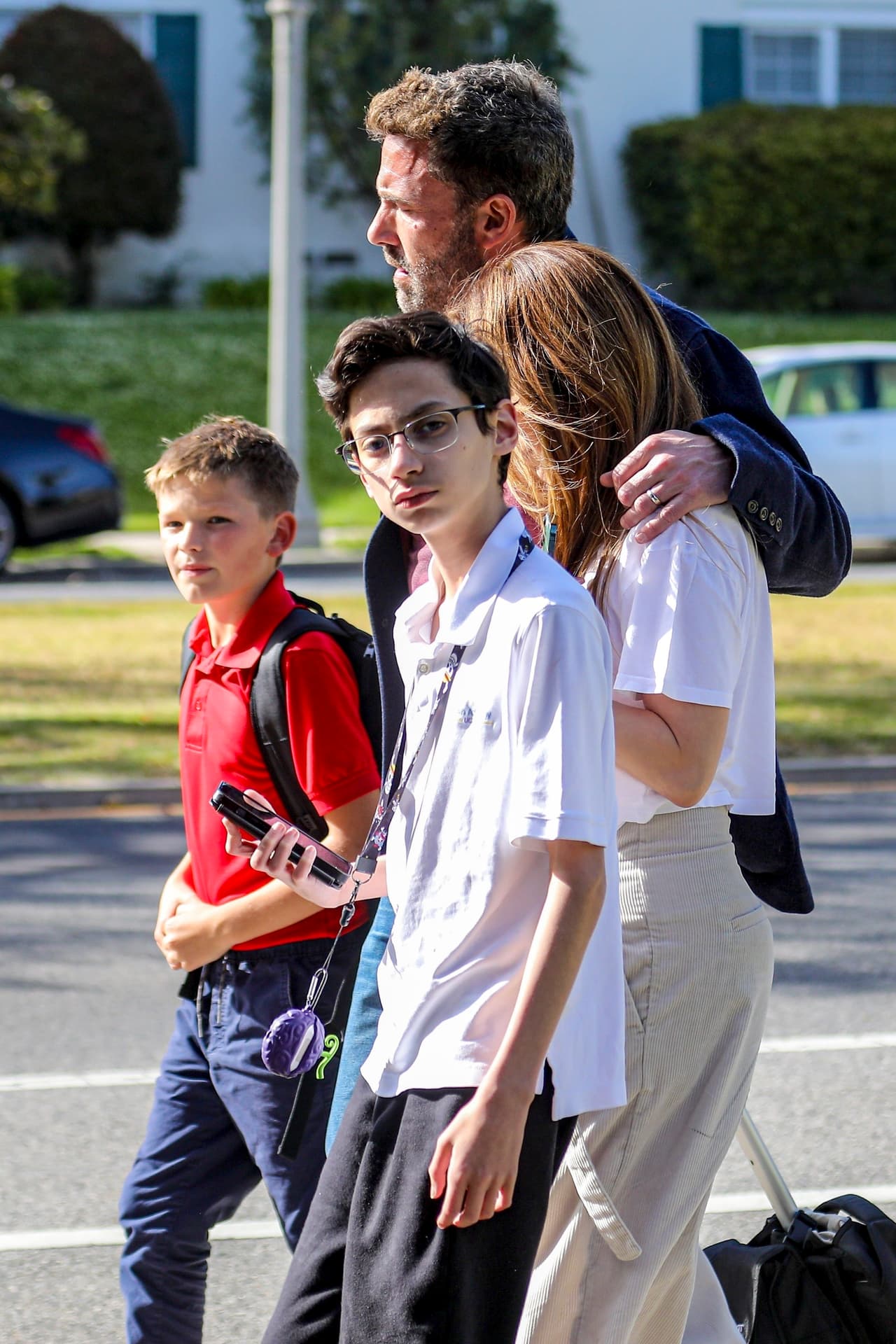 Maximilian tiene 15 años.