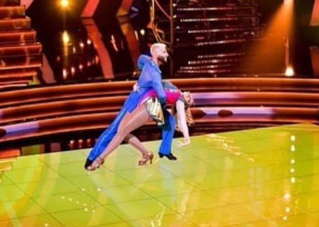 Ambos interpretaron con maestría y mucha sensualidad el género de rumba con una adaptación del tema 'Dime cómo quieres', de Christian Nodal y Ángela Aguilar.