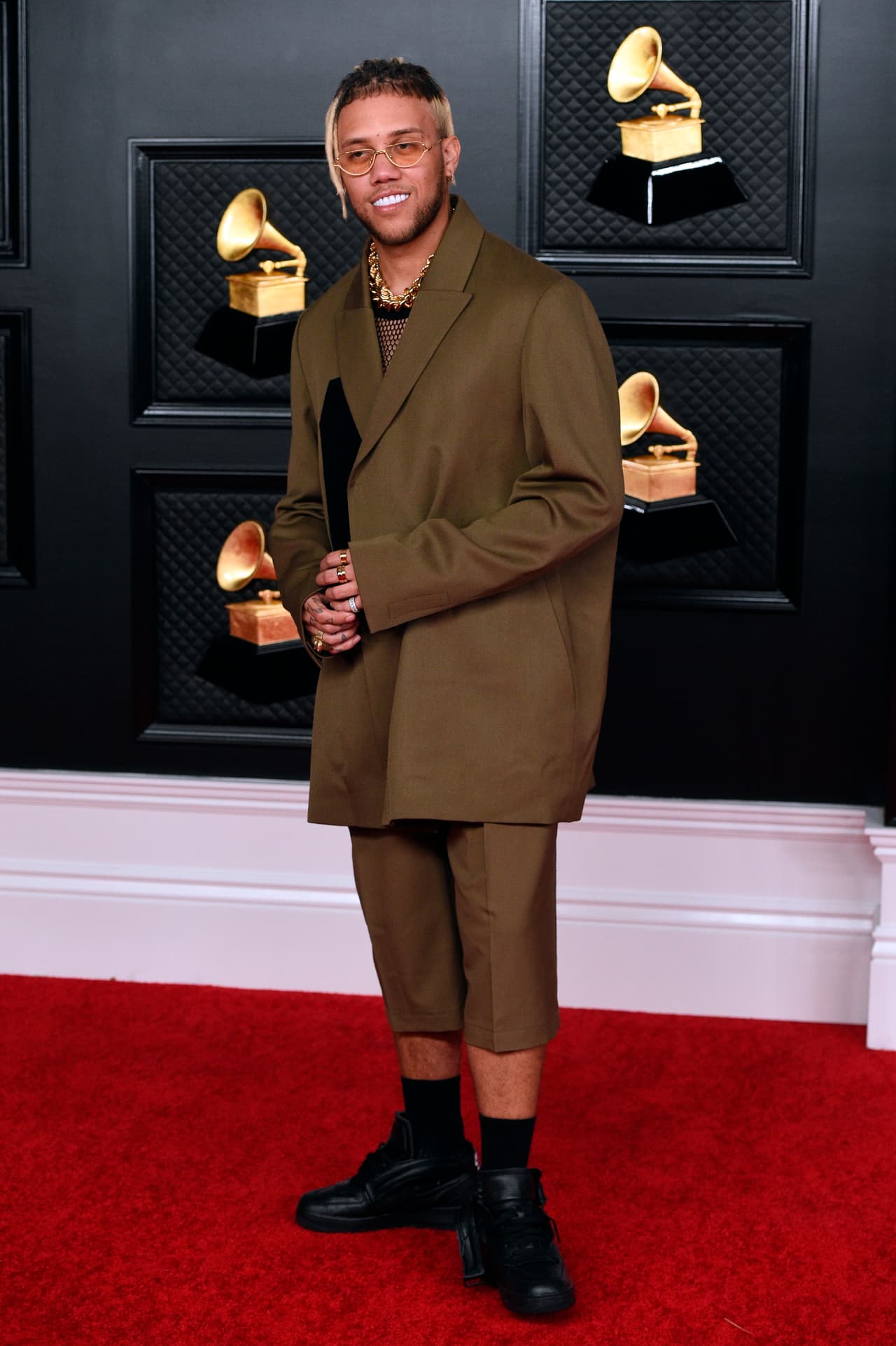 Jhay Cortez, sinónimo de juventud y elegancia.