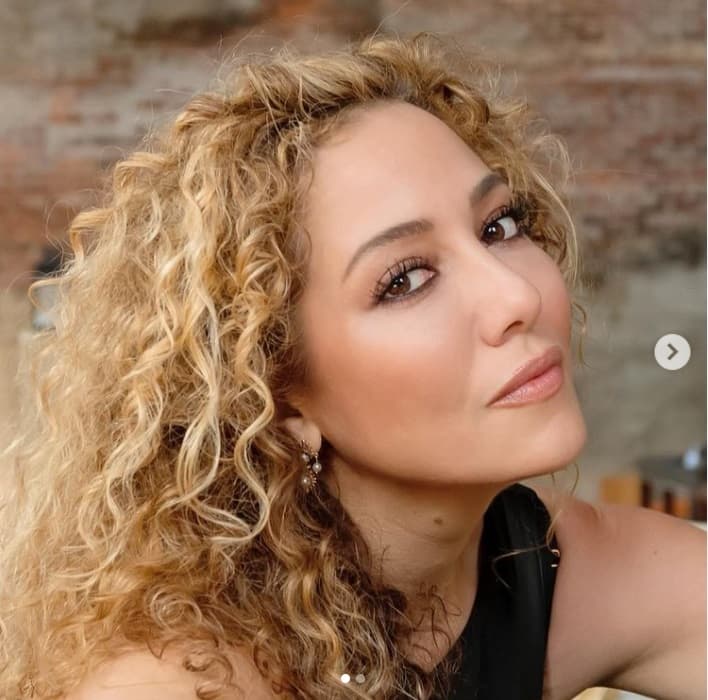 El mensaje de felicitación de Ana Victoria tuvo eco en su hermana y le contestó dándole las gracias y haciéndole también un llamado. 
<br>