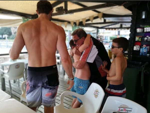 Sin duda Santiago, hijo también de la conductora Cecilia Galliano, disfrutó ver a sus abuelos paternos: "Reencuentro de el Rulli menor con el Rulli mayor. ¡Qué bonita sorpresa!