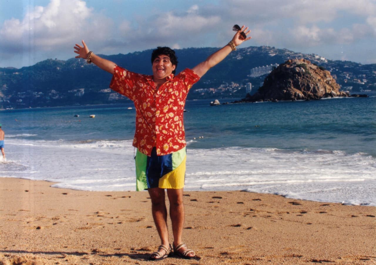 La popularidad del personaje logró una secuela en una telenovela que se llamó 'Salud dinero y amor' donde compartió créditos con los actores Laura León, Sergio Goyri y Martha Julia. Junto con el éxito, llegó la fama acompañada de fiestas y excesos que, finalmente, devinieron en adicciones.