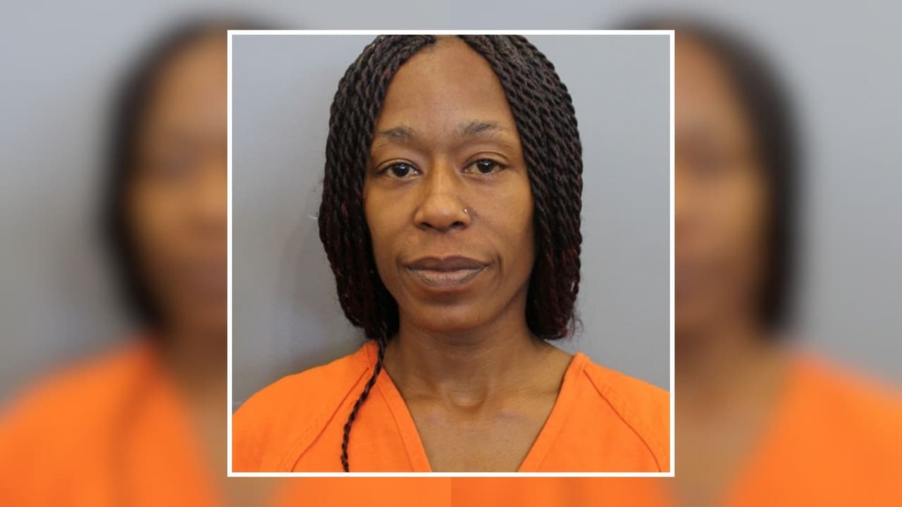 Sin comida ni electricidad: Mujer de Houston es acusada de mantener a varios menores en condiciones insalubres