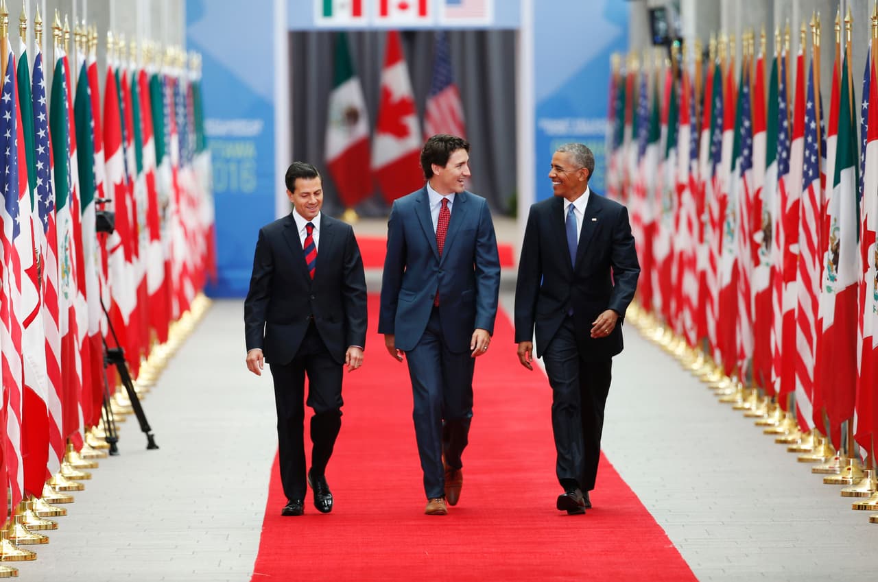 <b>Ottawa, Ontario. Canada (junio 2016)</b>
<br>
<br>
<b>Enrique Peña Nieto</b>
<br>
<b>Justin Trudeau</b>
<br>
<b>Barack Obama</b>
<br>
<br>Fue la primera Cumbre de Líderes de América del Norte para Trudeau, la última de Obama y Peña Nieto. Sobre todo fue la última que se realizó hasta la llegada de Joe Biden a la Casa Blanca cinco años después.
<br>
<br>
<br>
<br>
<br>