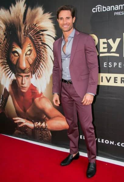 Este melodrama cuenta la historia del frívolo empresario 'Mauricio', quien se ve obligado a crecer cuando una niña de 9 años aparece afirmando ser su hija. Esta revelación cambia sus planes de vida, pues pretendía salvar el negocio familiar que su mejor amigo llevó a la quiebra.