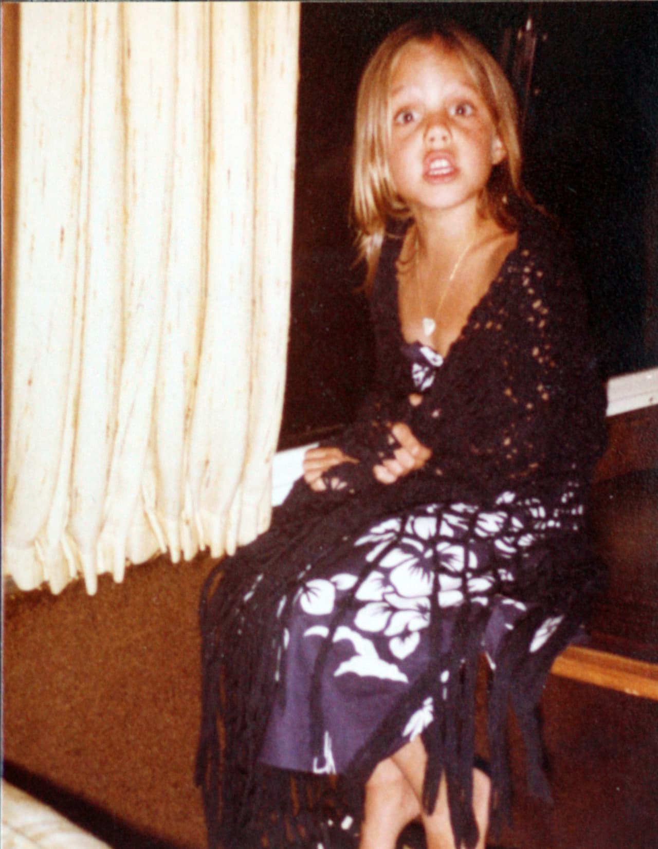 Angelina, ¿haciendo berinche porque no quería foto?