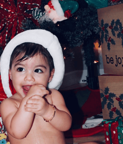 La Navidad llegó y este era "el pequeño regalo de amor" que los Lozada tenían bajo el árbol.