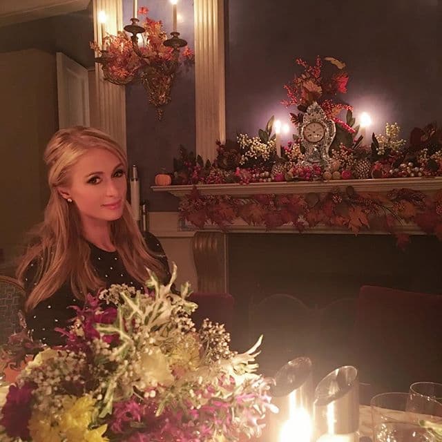 Paris Hilton nos presumió la decoración de su mansión, ella ya está más que lista para recibir la Navidad.