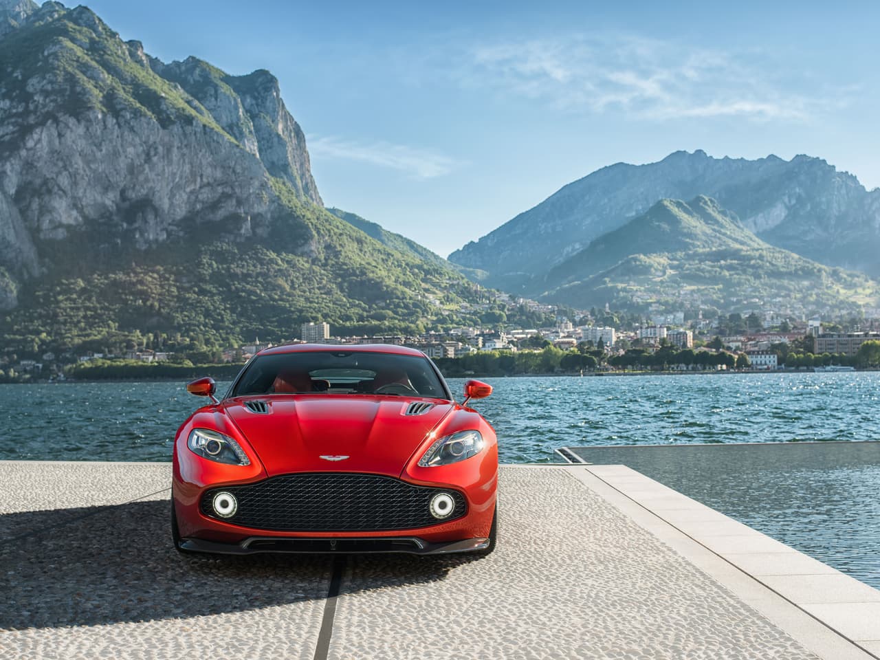 Las primeras unidades comenzarán a ser entregadas a principio de 2017. Aston Martin no ha dado indicación del precio del Vanquish Zagato pero los rumores apuntan que superará los 500,000 dólares.