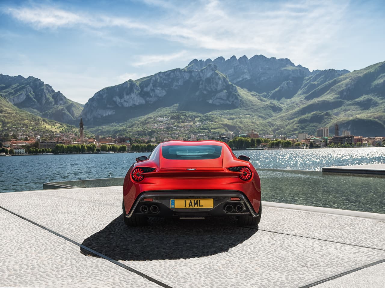 El Aston Martin Vanquish Zagato es el quinto automóvil en emerger de la colaboración entre Aston Martin y la casa carrocera italiana Zaagato. La colaboración entre ambas compañías tiene 56 años de historia.
