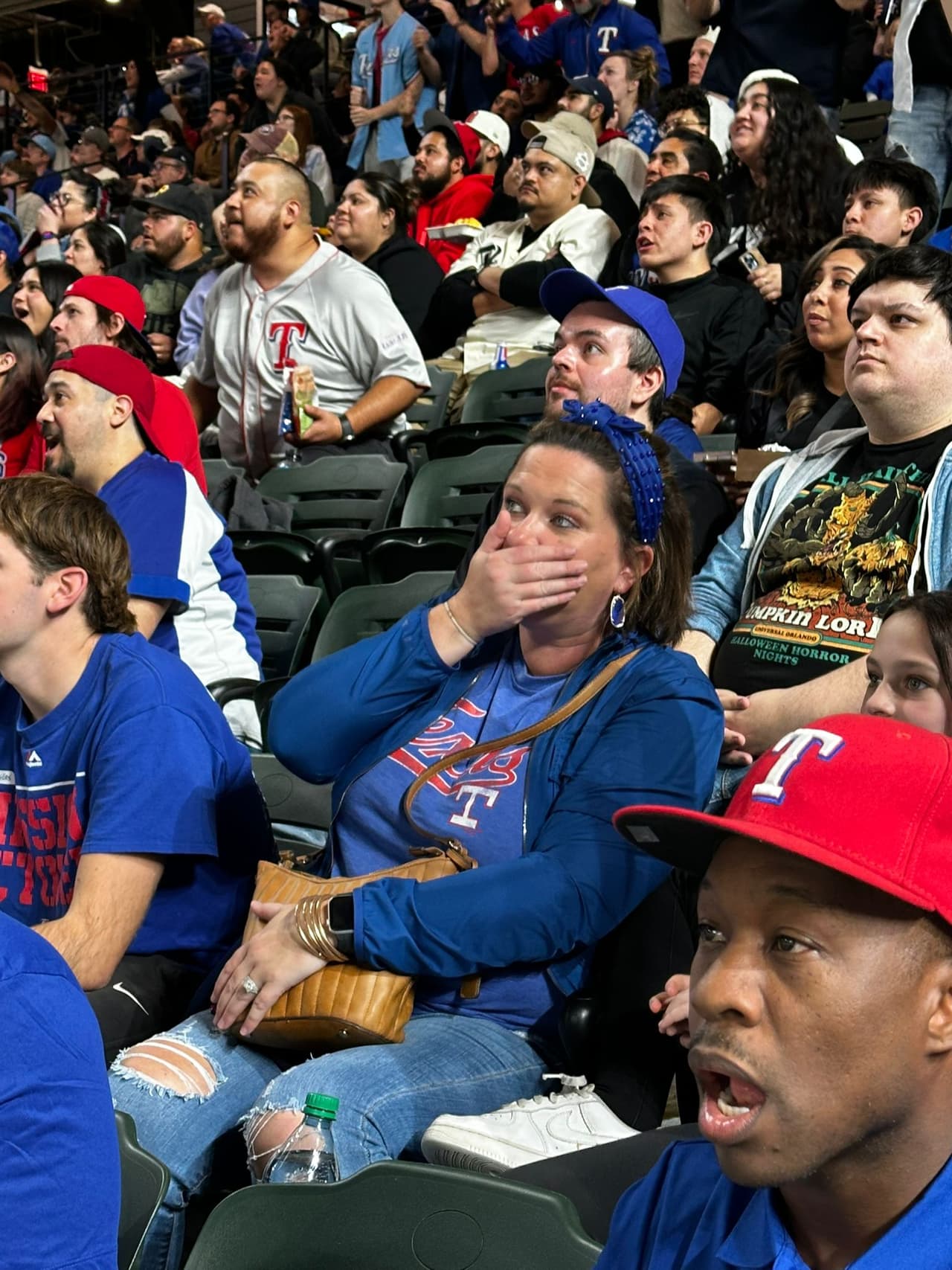 Caras de emoción en este quinto partido que es decisivo en la Serie Mundial de Béisbol.