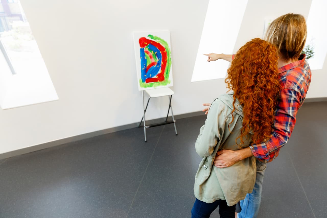 Existe una combinación rara de perfección en esta combinación porque comparten intereses comunes como signos de aire que ambos son, les gusta la sociedad, la gente, la belleza, pero los libranos necesitarán entender esos momentos que requiere Acuario para estar a solas consigo mismo, lo cual no significa que “ha dejado de amarles” sino que es parte integral de su personalidad.