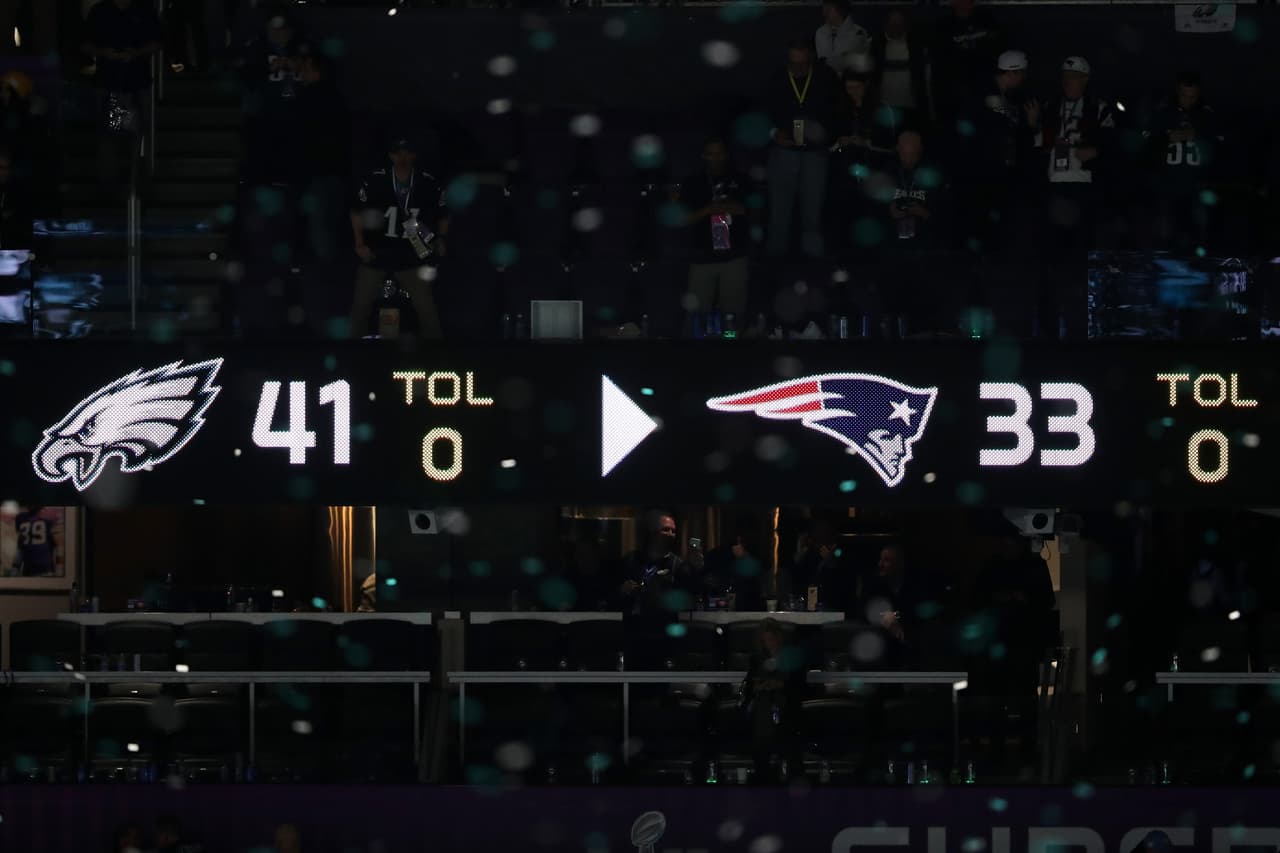 Philadelphia Eagles 41 - 33 New Englnd Patriots