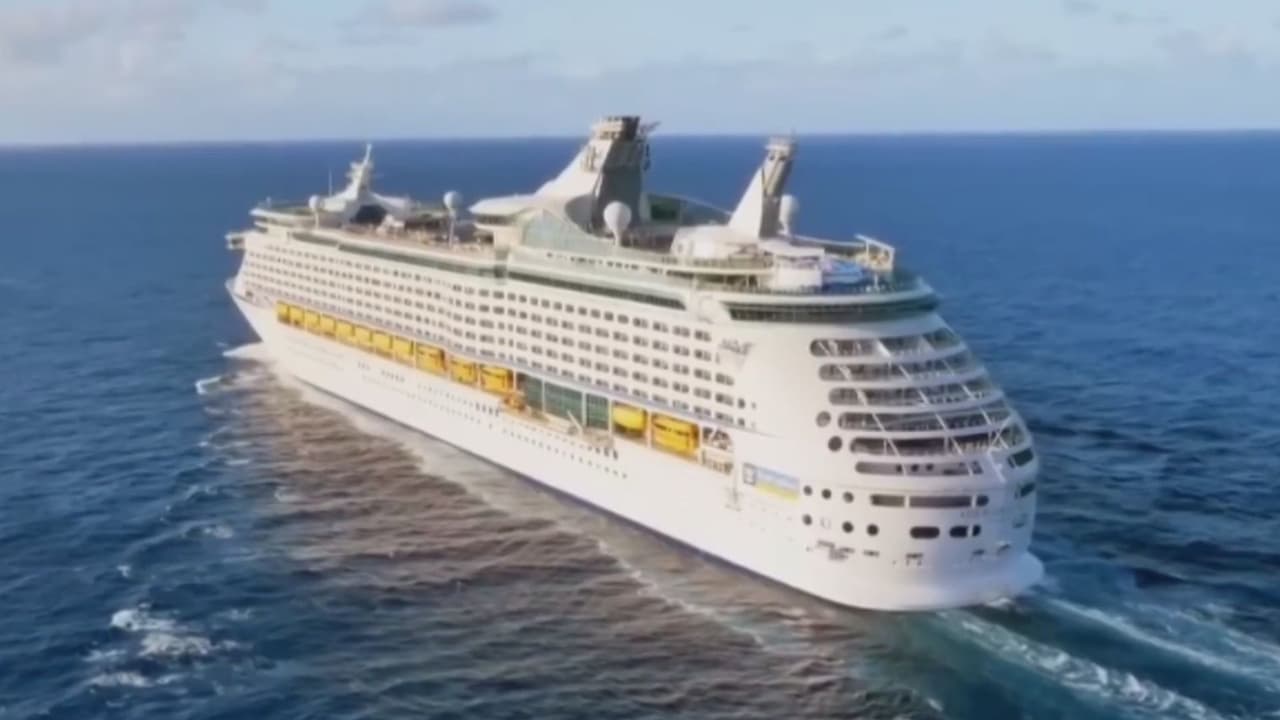 Tormenta azota un crucero en el Atlántico y casi lo hace voltear: los momentos de pánico quedaron en video
