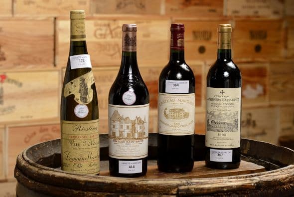 Lo acusan de Intercambiar los precios de 35 botellas de vino en supermercados H-E-B y de robar $4,036.90