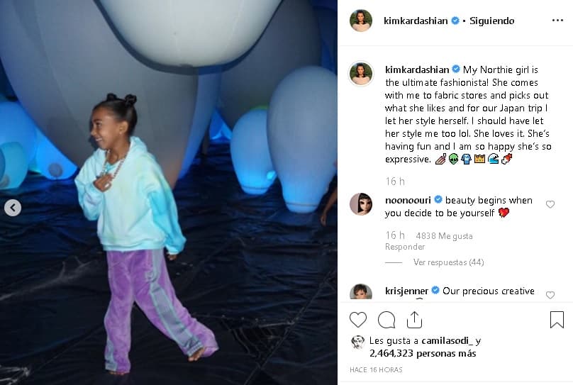 En febrero de este año, Kim presumió en Instagram la primera portada en solitario de North, que tuvo lugar en la revista 
<b><a href="https://wwd.com/beauty-industry-news/beauty-features/north-west-is-the-face-of-gen-z-gen-alpha-consumers-1203043323/" target="_blank">Women's Wear Daily,</a></b> en donde la publicación destacó a la niña por ser una influencia para los chicos de su generación: "¡Mi bebé más elegante y hermosa, North, lanzó su primera portada [...] A ella 
<b>le encanta la moda y la belleza</b> y se divierte mucho haciendo esto", destacó Kim.