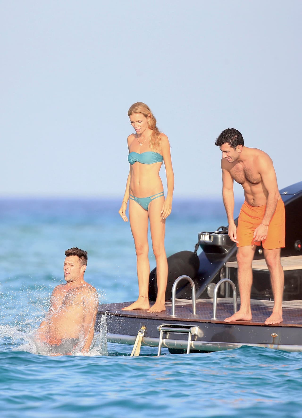 Ricky fue el primero en entrar al agua.