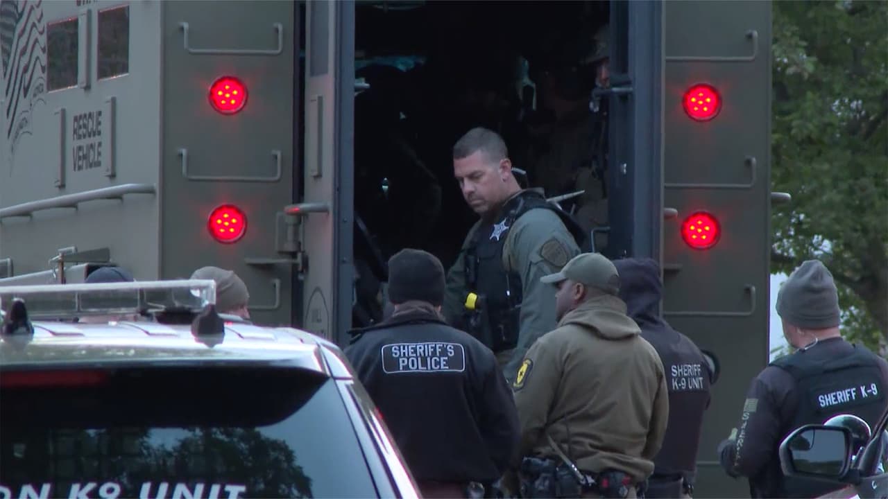 Autoridades de Romeoville, con el apoyo de los cuerpos de algunas localidades vecinas asistieron en la búsqueda, que terminó cerca de las 5:45 a.m.