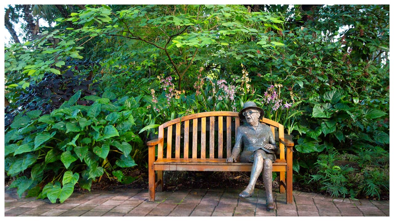 El jardín también cuenta con una agenda de festivales y actividades los doce meses del año, por lo que siempre hay buenas razones para regresar. También tiene dos restaurantes con un
<b>menú de alimentos orgánicos.</b>
<br>