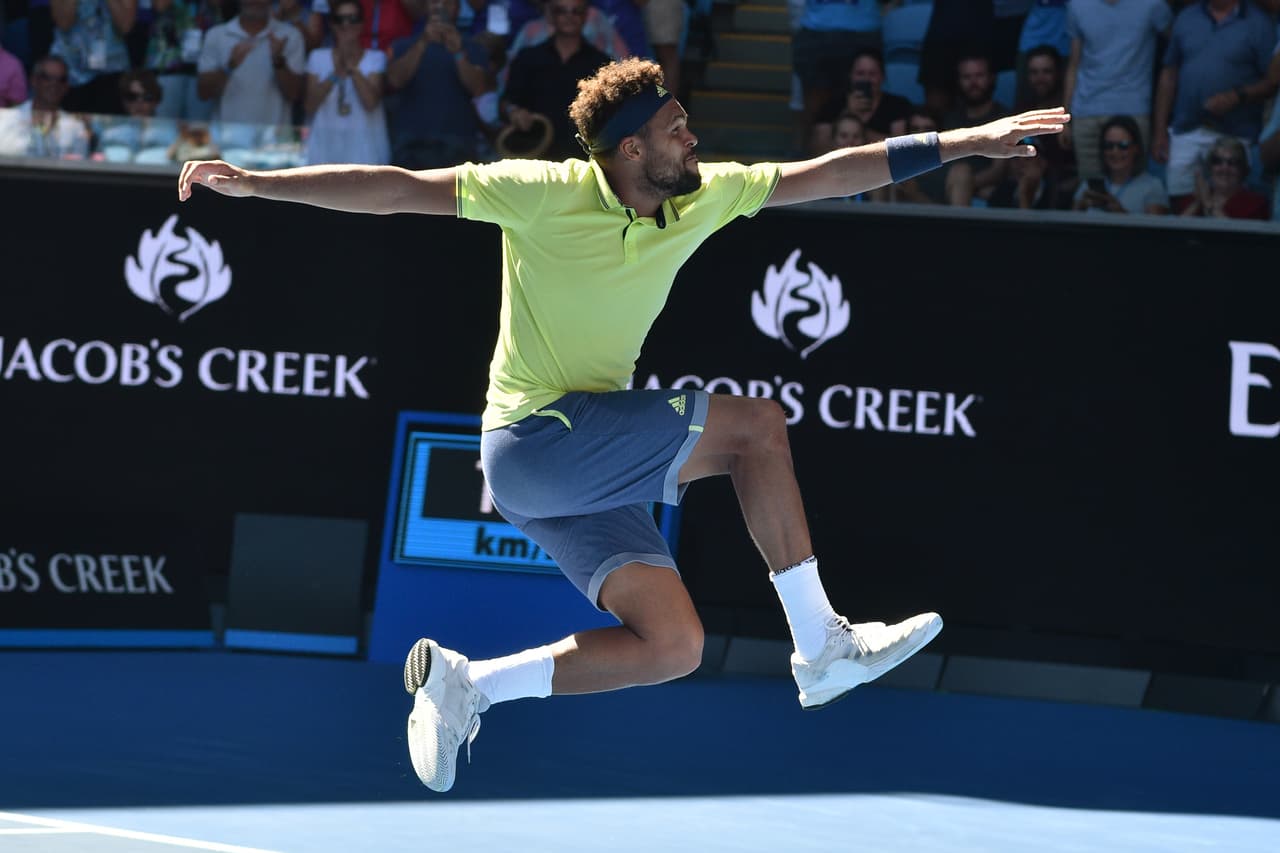 El francés Jo-Wilfried Tsonga expresó toda su felicidad tras imponerse ante el juvenil canadiense Denis Shapovalov, que lo puso en problemas con un 6-3, 3-6, 6-1, 7-6 (4), 7-5.