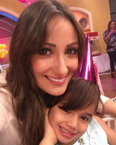 Para Karla Monroig no hay dicha más grande que ver sonreír a su pequeña Amanda Zoé.