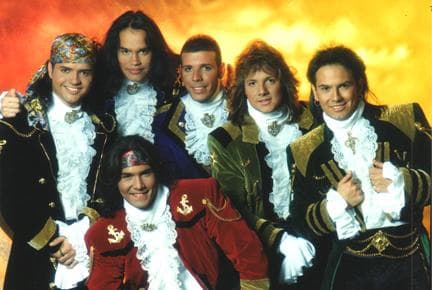 Los Fantasmas del Caribe se impusieron en la escena musical en 1989 y rápido cosecharon éxitos bailables tropicales como 'Muchacha triste'.