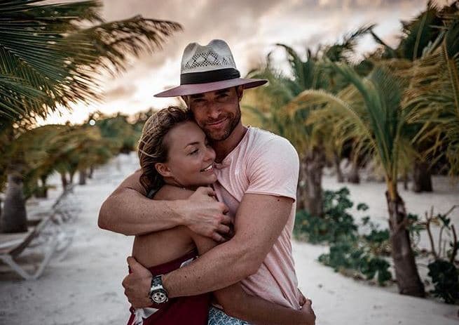 Admitió que efectivamente se conocieron "mucho antes" de andar como pareja, pero aseguró que sabían "cómo habían actuado" en sus "trabajos en común".
<br>