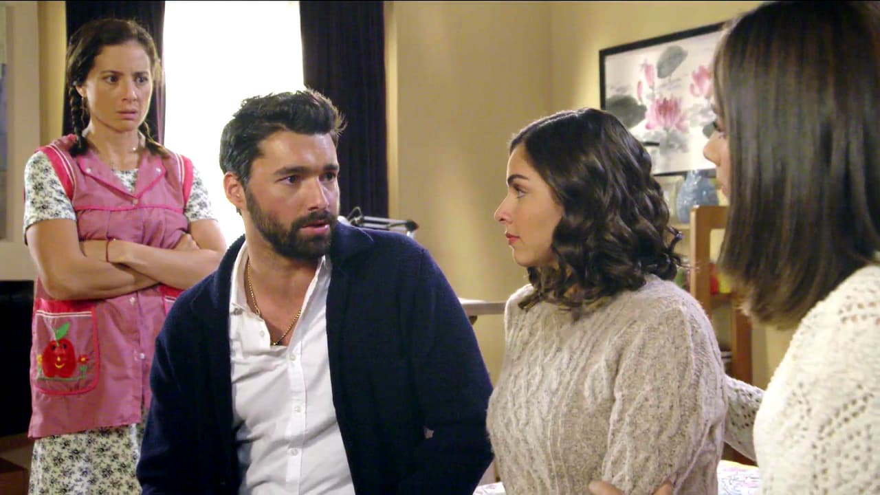 Francisco examinó a Andrea y determinó que perdió la voz por la impresión de la muerte de sus padres. Sin embargo, les aclaró que su problema es curable.