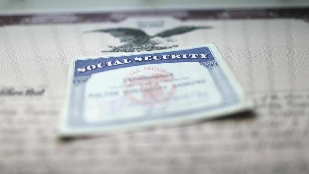 Además, deberás proporcionar tu 
<b>Número de Seguro Social </b>completo. Ya no es necesario presentar algún documento para comprobarlo.