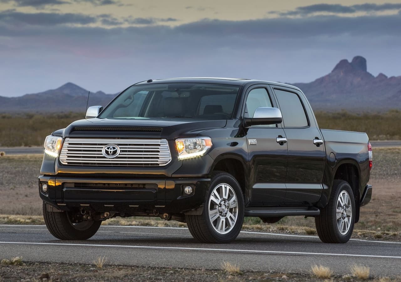 <h3 class="cms-H3-H3"><u><b>Toyota Tundra 2014</b></u></h3>
<br>
<br>
<b>Motor:</b> V8 de 5.7 litros 
<br>
<b>Potencia/Torque:</b> 381 hp/401 lb-pie
<br>
<b>Precio original en EEUU:</b> $27,000 - $50,000
<br>
<b>Valor actual en EEUU:</b> $20,000
